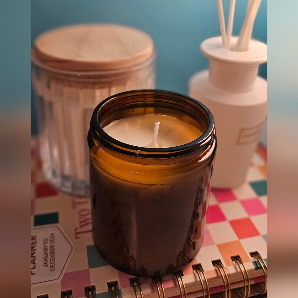 Amber Glass Rose Lemon Scented Candle - Picture 4 of 4